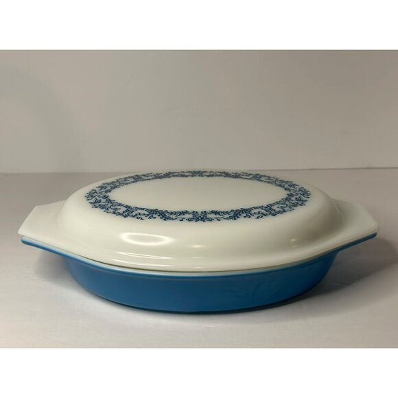 VTG PYREX Ivy Floral Divided Casserole Dish Ovenware 1-1/2 QT USA Ornate White - Picture 1 of 10